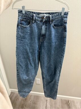 Relaxed High-Waist Women's Jeans in Medium Blue